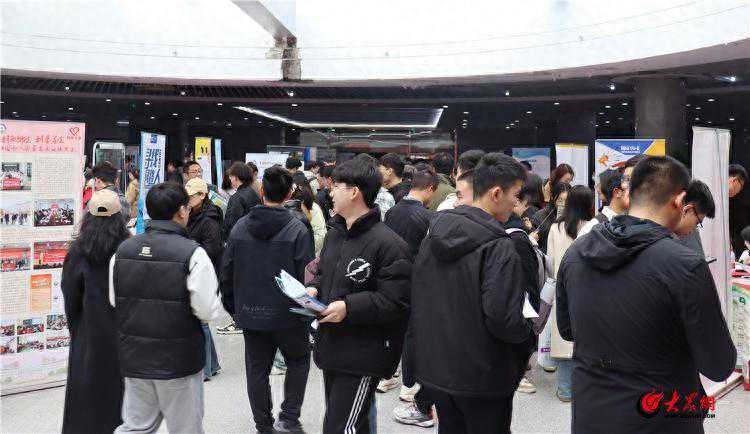 青岛科技大学信息学院、数理学院、数据科学学院联合举办“龙腾万里，职等你来”春季专场双选会